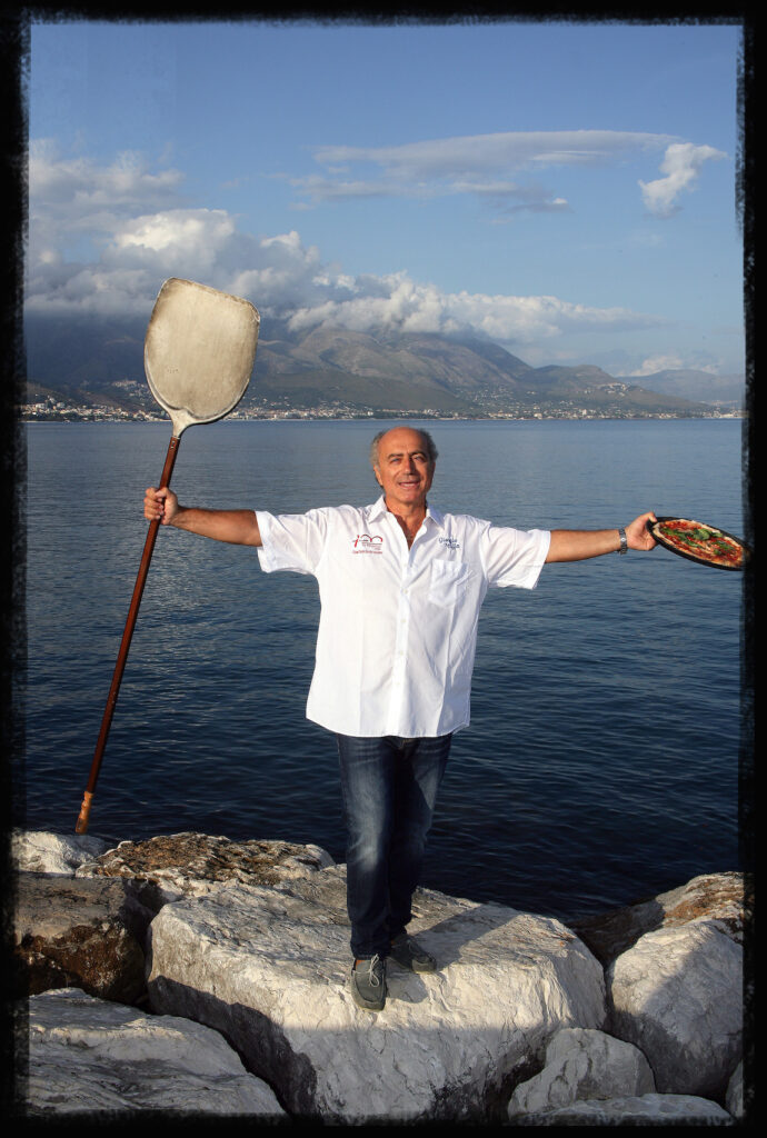 Socio fondatore dell’Unione pizzerie storiche “Le Centenarie”, il patron e maestro pizzaiolo Giorgio Moffa, con l’“Antica Pizzeria Ciro dal 1923”, porta in tavola i frutti di una grande passione insieme ad un’esperienza sinonimo di storia e tradizione familiare. 