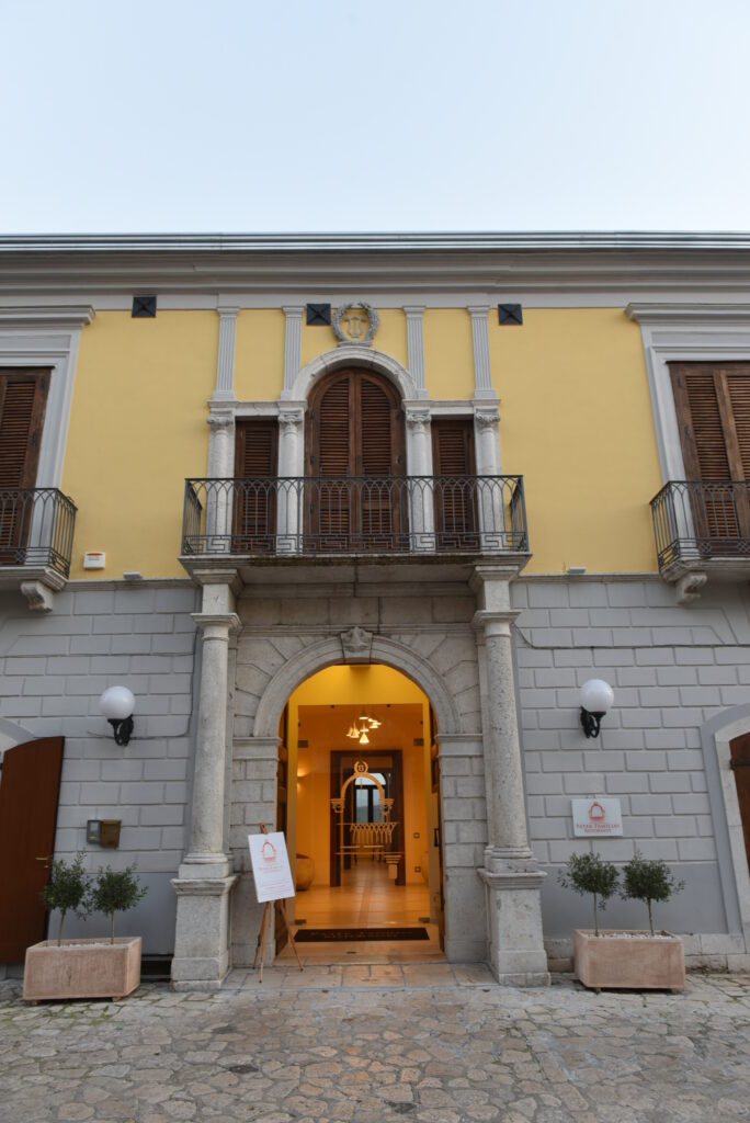 La cucina dello chef resident Antonio Natale, si esprime potenziando i prodotti tipici irpini. 