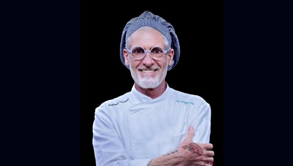 Gianfranco Carbonaro, pizza chef siciliano, ha fatto dell’arte del pizzaiolo la sua professione, arricchendola di mera creatività e pura passione. Dopo un lungo percorso, tanto lavoro svolto con assoluta dedizione, Gianfranco Carbonaro realizza il sogno di una vita.